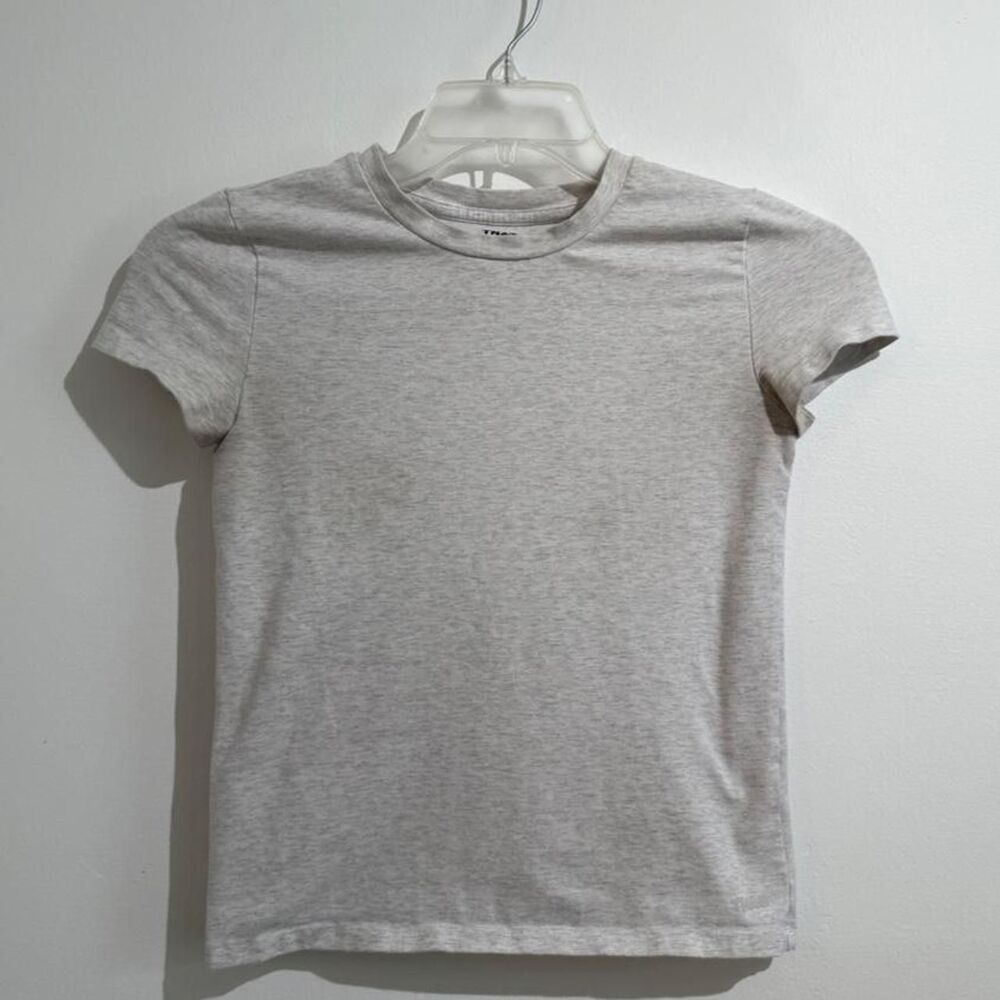 Aritzia Women's Grey and Cream T-shirt